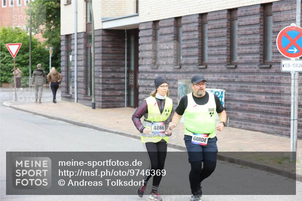 12.06.2026 - Holstenköstenlauf Andreas Tolksdorf http://msf.ph/oto/9746369 12.06.2026 19:15:42 Laufen 4866, 10, 06, 15, 06, 26 meine-sportfotos.de