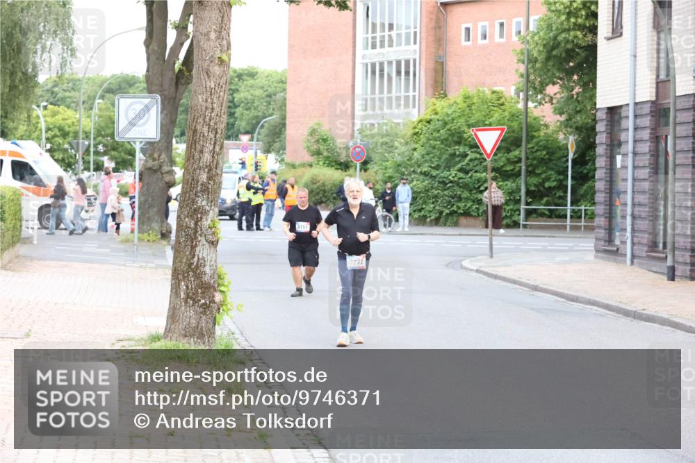 12.06.2026 - Holstenköstenlauf Andreas Tolksdorf http://msf.ph/oto/9746371 12.06.2026 19:16:00 Laufen 3751, 3772 meine-sportfotos.de