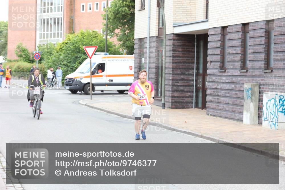 12.06.2026 - Holstenköstenlauf Andreas Tolksdorf http://msf.ph/oto/9746377 12.06.2026 19:16:20 Laufen  meine-sportfotos.de