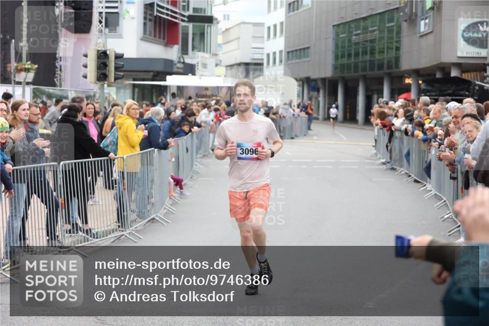 12.06.2026 - Holstenköstenlauf Andreas Tolksdorf http://msf.ph/oto/9746386 12.06.2026 19:37:27 Laufen 3096 meine-sportfotos.de