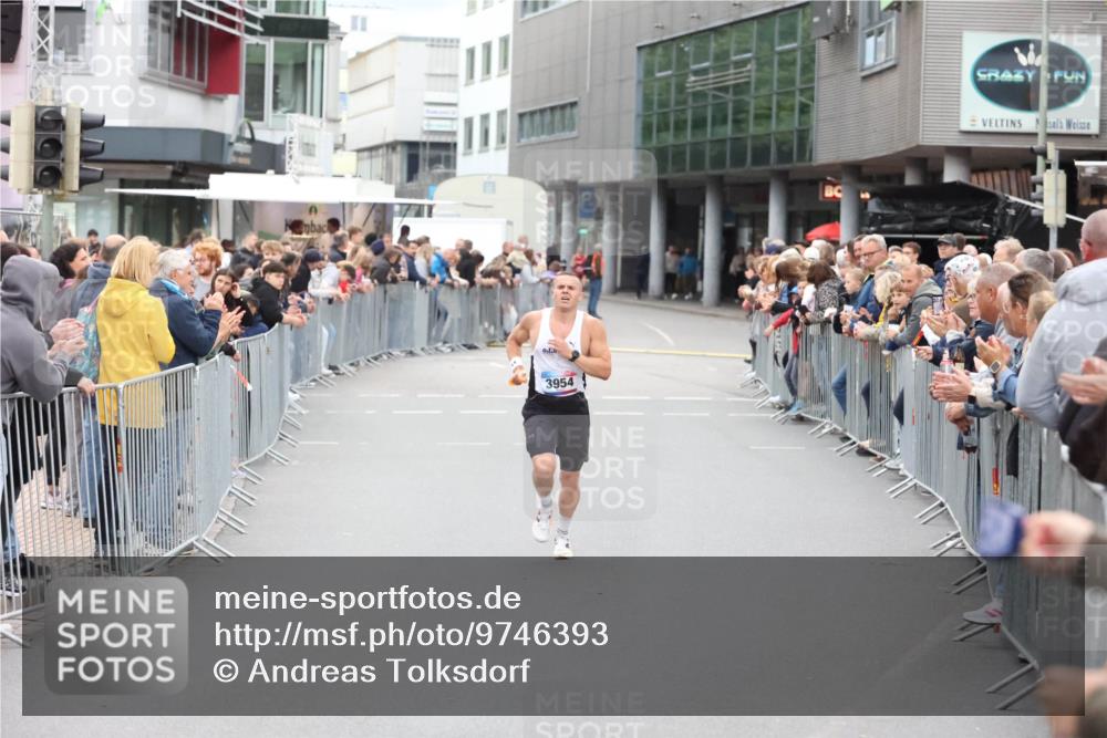 12.06.2026 - Holstenköstenlauf Andreas Tolksdorf http://msf.ph/oto/9746393 12.06.2026 19:38:04 Laufen 3954 meine-sportfotos.de
