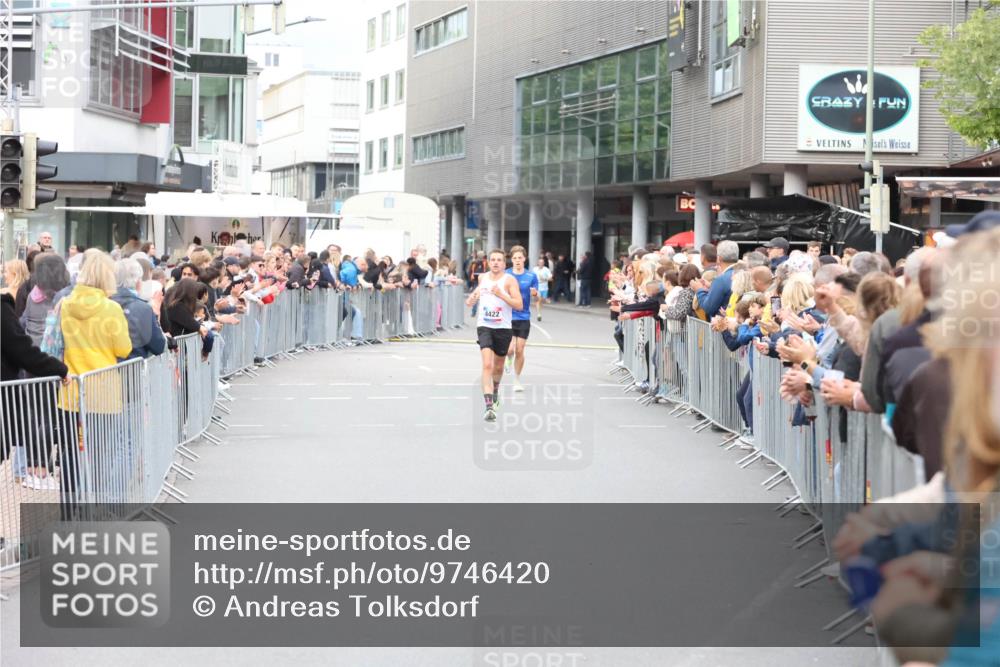 12.06.2026 - Holstenköstenlauf Andreas Tolksdorf http://msf.ph/oto/9746420 12.06.2026 19:39:55 Laufen 4422 meine-sportfotos.de