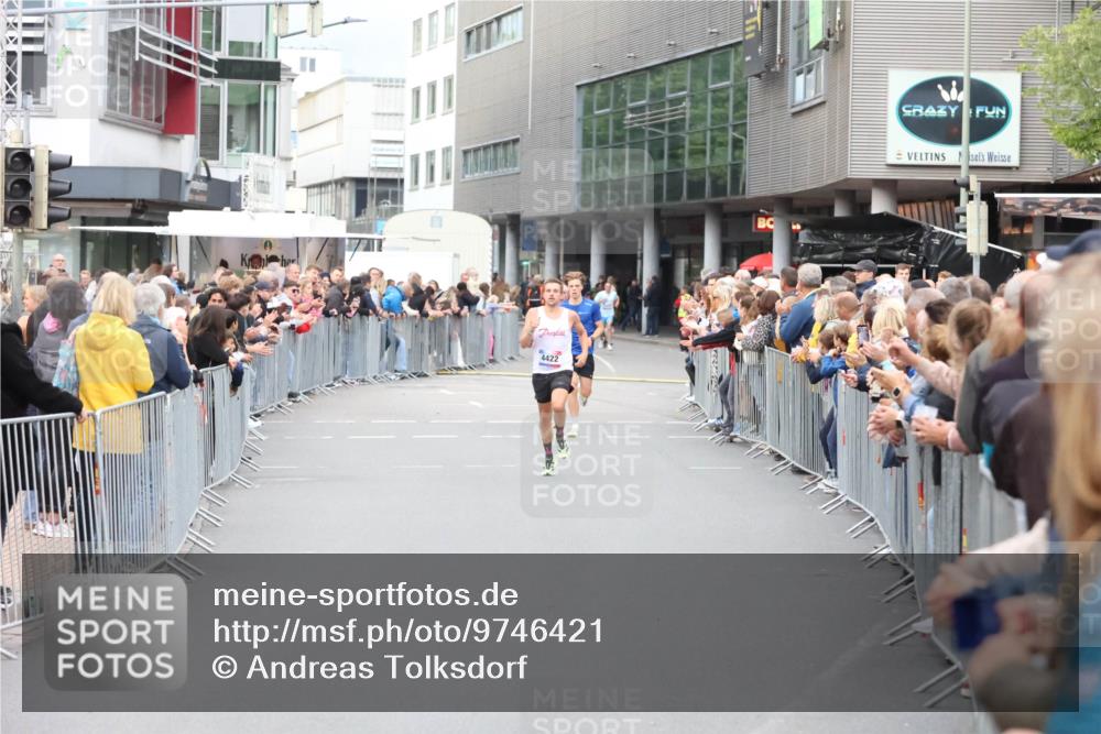 12.06.2026 - Holstenköstenlauf Andreas Tolksdorf http://msf.ph/oto/9746421 12.06.2026 19:39:55 Laufen 4422 meine-sportfotos.de