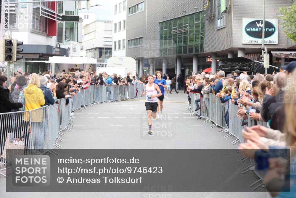 12.06.2026 - Holstenköstenlauf Andreas Tolksdorf http://msf.ph/oto/9746423 12.06.2026 19:39:55 Laufen 4422 meine-sportfotos.de