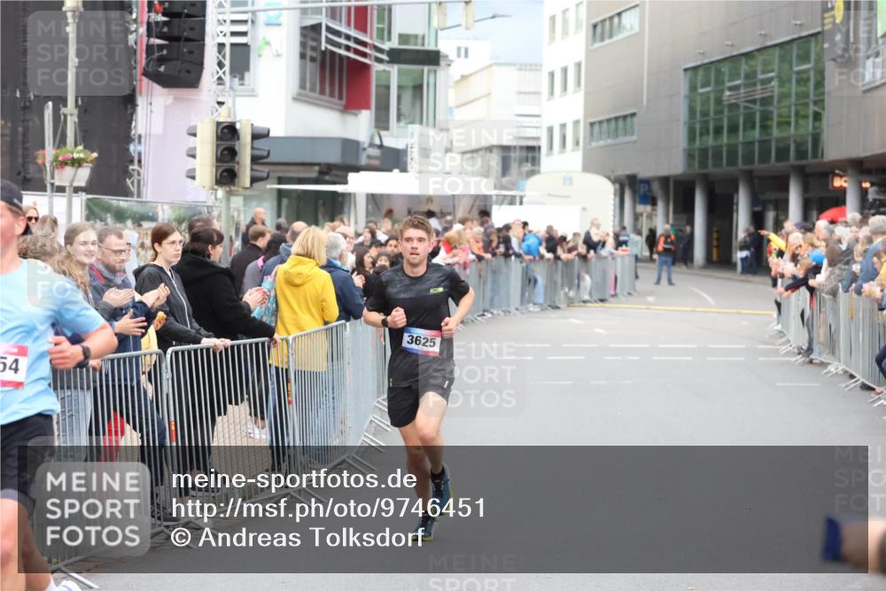 12.06.2026 - Holstenköstenlauf Andreas Tolksdorf http://msf.ph/oto/9746451 12.06.2026 19:40:30 Laufen 54, 3625 meine-sportfotos.de