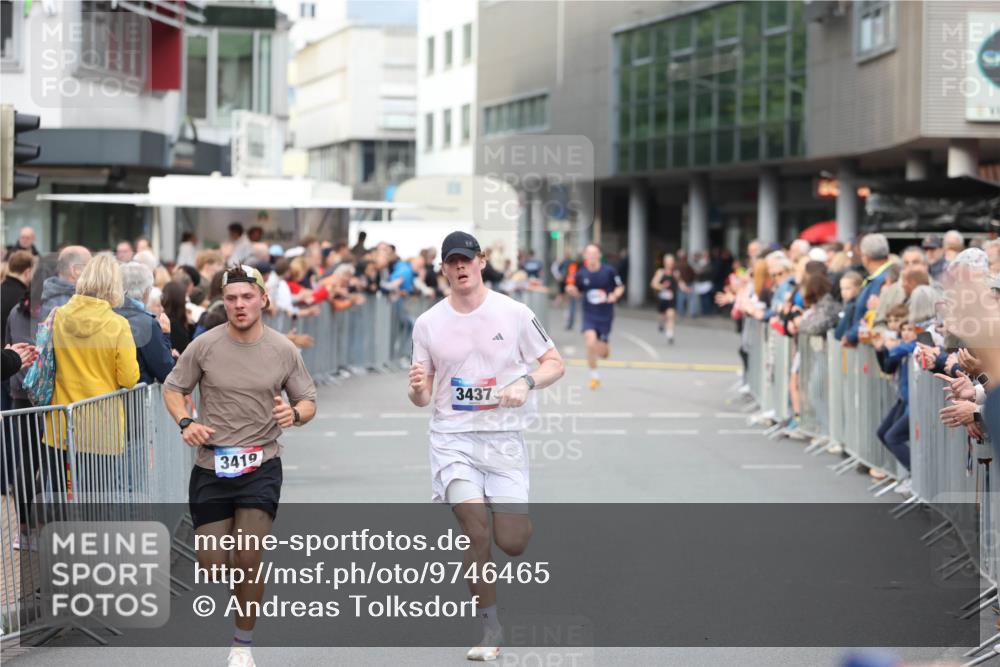 12.06.2026 - Holstenköstenlauf Andreas Tolksdorf http://msf.ph/oto/9746465 12.06.2026 19:41:01 Laufen 3419, 3437 meine-sportfotos.de