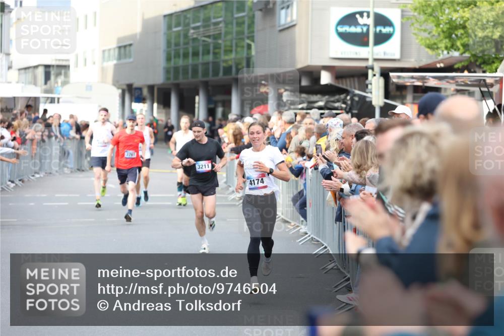 12.06.2026 - Holstenköstenlauf Andreas Tolksdorf http://msf.ph/oto/9746504 12.06.2026 19:42:21 Laufen 3761, 3211, 4174 meine-sportfotos.de