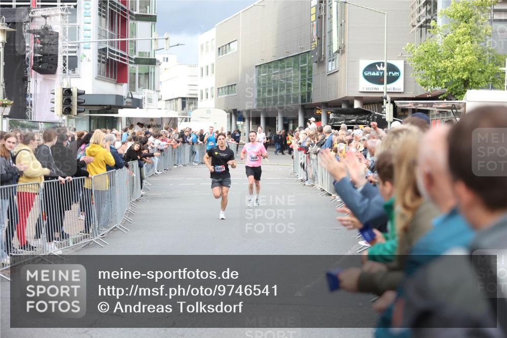 12.06.2026 - Holstenköstenlauf Andreas Tolksdorf http://msf.ph/oto/9746541 12.06.2026 19:43:25 Laufen 600, 4251, 3656 meine-sportfotos.de