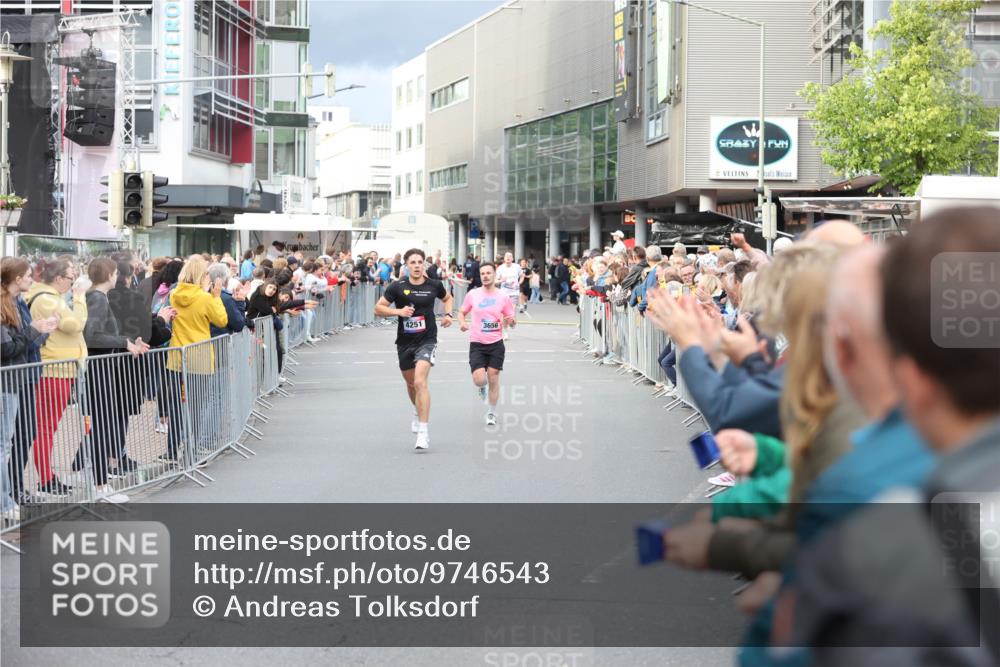 12.06.2026 - Holstenköstenlauf Andreas Tolksdorf http://msf.ph/oto/9746543 12.06.2026 19:43:26 Laufen 4251, 3656 meine-sportfotos.de