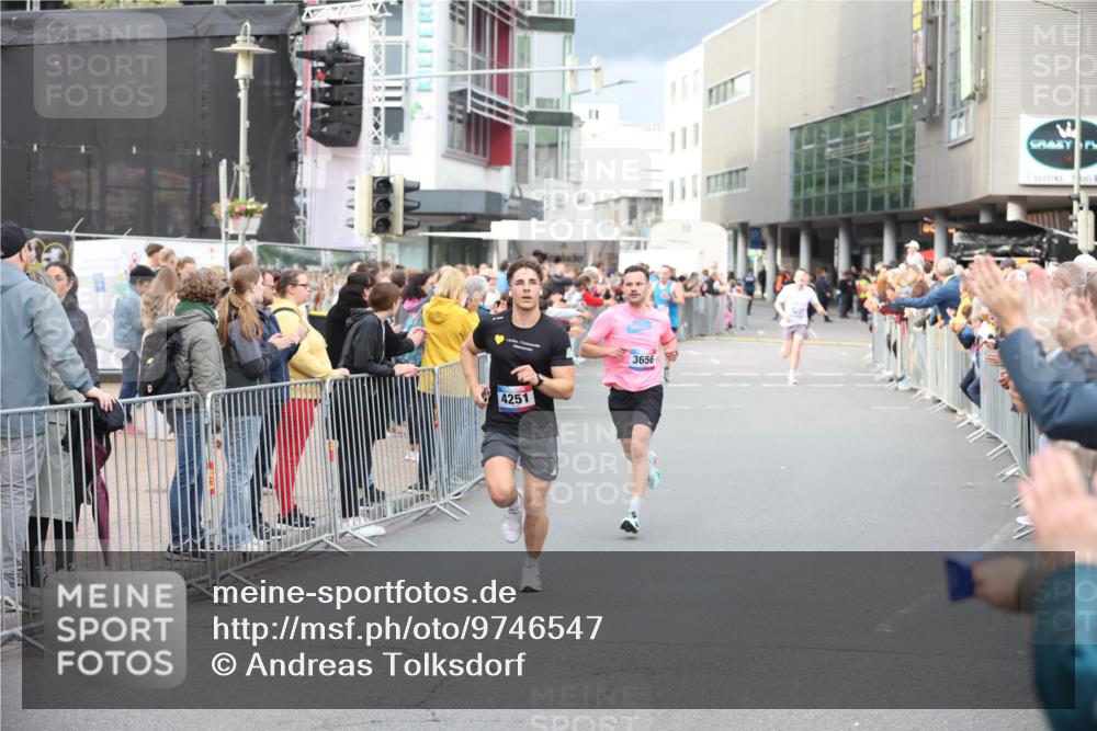 12.06.2026 - Holstenköstenlauf Andreas Tolksdorf http://msf.ph/oto/9746547 12.06.2026 19:43:28 Laufen 1, 3656, 4251 meine-sportfotos.de