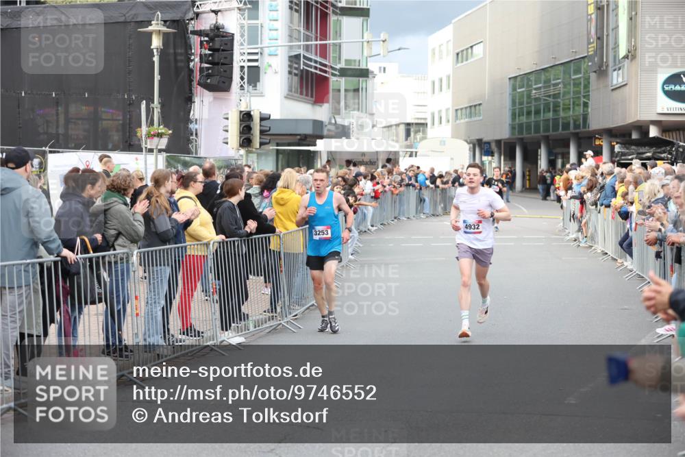 12.06.2026 - Holstenköstenlauf Andreas Tolksdorf http://msf.ph/oto/9746552 12.06.2026 19:43:33 Laufen 3253, 4932 meine-sportfotos.de