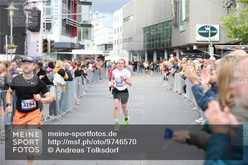 12.06.2026 - Holstenköstenlauf Andreas Tolksdorf http://msf.ph/oto/9746570 12.06.2026 19:44:00 Laufen 3294, 3210 meine-sportfotos.de