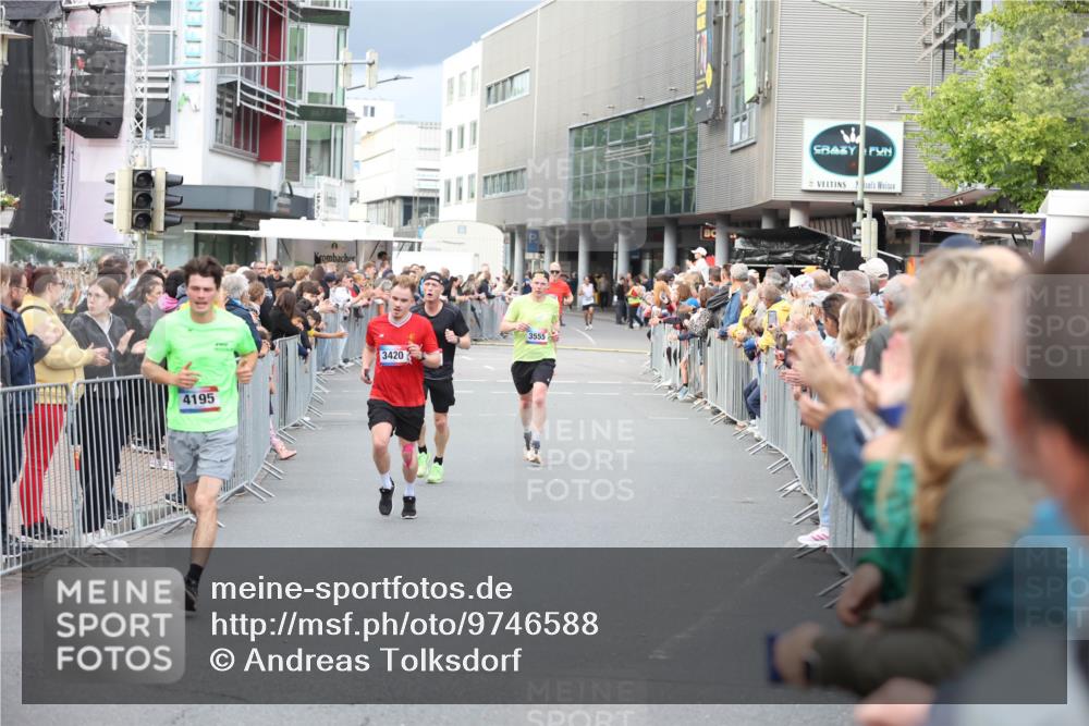 12.06.2026 - Holstenköstenlauf Andreas Tolksdorf http://msf.ph/oto/9746588 12.06.2026 19:44:18 Laufen 4195, 3420, 3555 meine-sportfotos.de