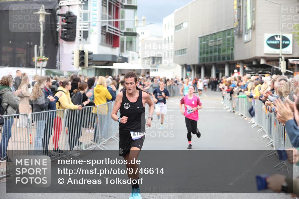 12.06.2026 - Holstenköstenlauf Andreas Tolksdorf http://msf.ph/oto/9746614 12.06.2026 19:45:02 Laufen 4799, 4843 meine-sportfotos.de