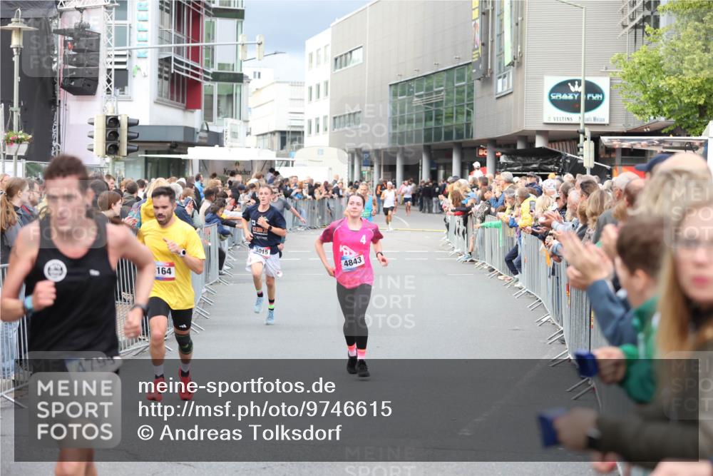 12.06.2026 - Holstenköstenlauf Andreas Tolksdorf http://msf.ph/oto/9746615 12.06.2026 19:45:03 Laufen 4799, 164, 3015, 4843 meine-sportfotos.de