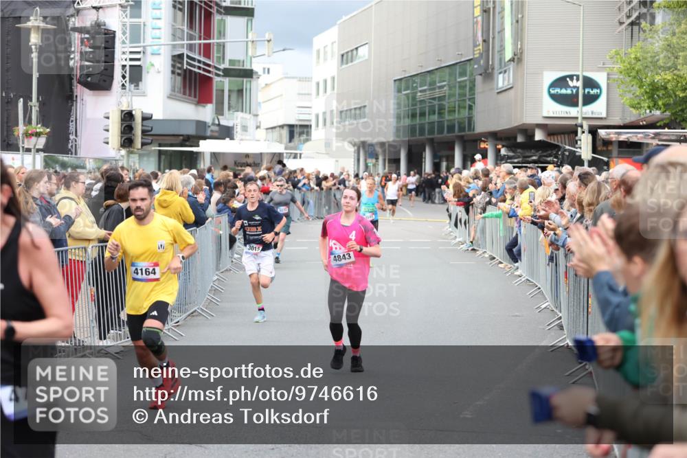12.06.2026 - Holstenköstenlauf Andreas Tolksdorf http://msf.ph/oto/9746616 12.06.2026 19:45:03 Laufen 4795, 4164, 3272, 3015, 4843 meine-sportfotos.de