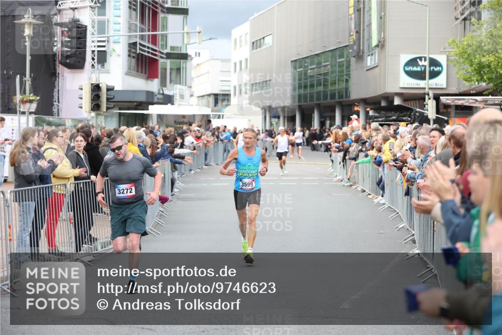 12.06.2026 - Holstenköstenlauf Andreas Tolksdorf http://msf.ph/oto/9746623 12.06.2026 19:45:07 Laufen 3272, 3599 meine-sportfotos.de