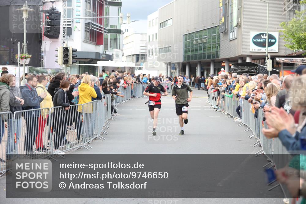 12.06.2026 - Holstenköstenlauf Andreas Tolksdorf http://msf.ph/oto/9746650 12.06.2026 19:45:58 Laufen 4314, 4573 meine-sportfotos.de