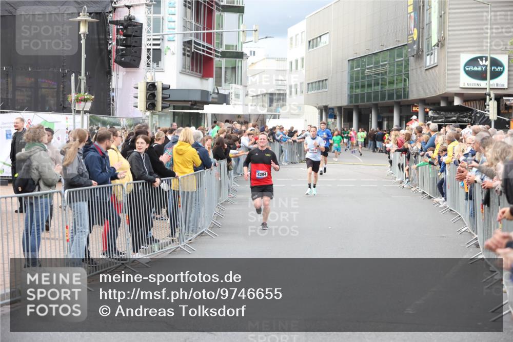 12.06.2026 - Holstenköstenlauf Andreas Tolksdorf http://msf.ph/oto/9746655 12.06.2026 19:46:09 Laufen 4294, 3881 meine-sportfotos.de