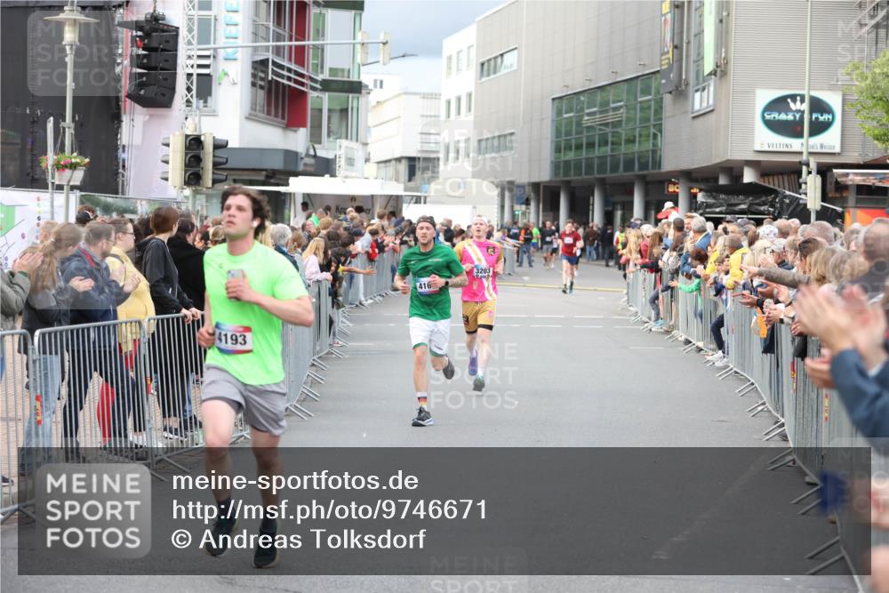 12.06.2026 - Holstenköstenlauf Andreas Tolksdorf http://msf.ph/oto/9746671 12.06.2026 19:46:26 Laufen 4193, 416, 3203 meine-sportfotos.de