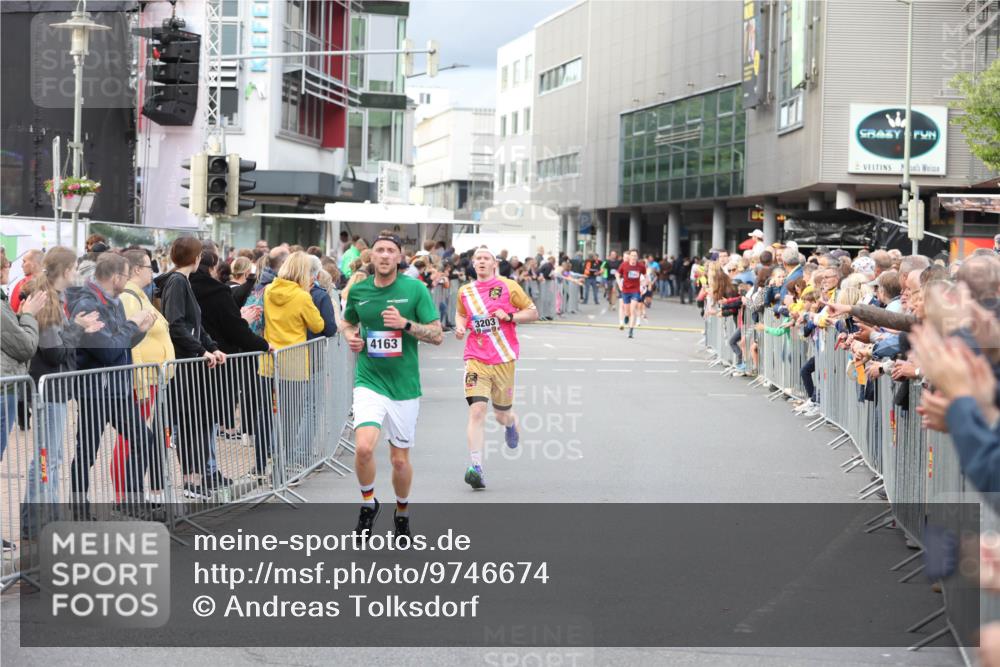 12.06.2026 - Holstenköstenlauf Andreas Tolksdorf http://msf.ph/oto/9746674 12.06.2026 19:46:27 Laufen 4163, 3203 meine-sportfotos.de