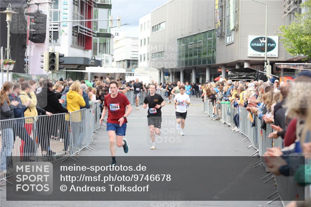 12.06.2026 - Holstenköstenlauf Andreas Tolksdorf http://msf.ph/oto/9746678 12.06.2026 19:46:36 Laufen 3394, 3290, 3948 meine-sportfotos.de