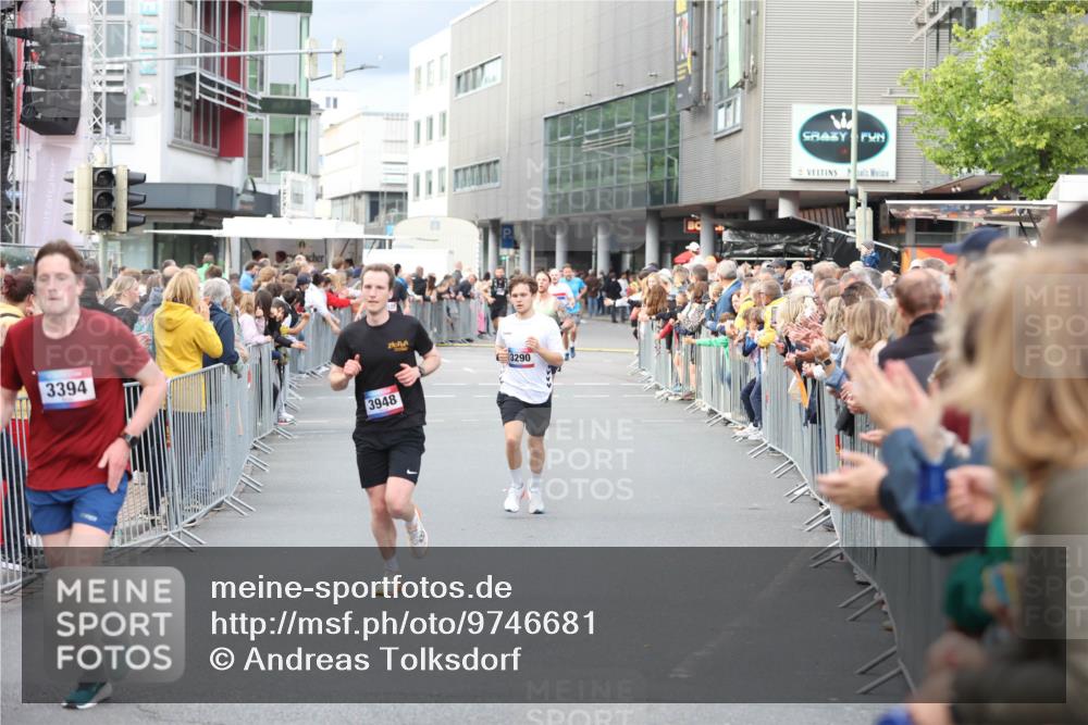 12.06.2026 - Holstenköstenlauf Andreas Tolksdorf http://msf.ph/oto/9746681 12.06.2026 19:46:37 Laufen 3394, 3948, 3290 meine-sportfotos.de