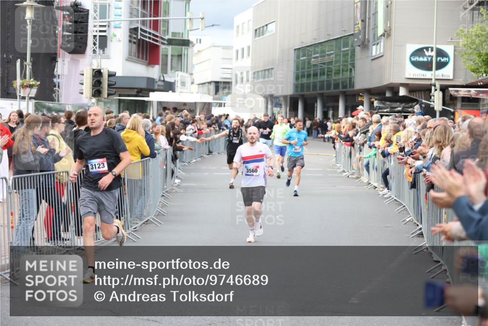 12.06.2026 - Holstenköstenlauf Andreas Tolksdorf http://msf.ph/oto/9746689 12.06.2026 19:46:44 Laufen 3123, 3560, 3617 meine-sportfotos.de