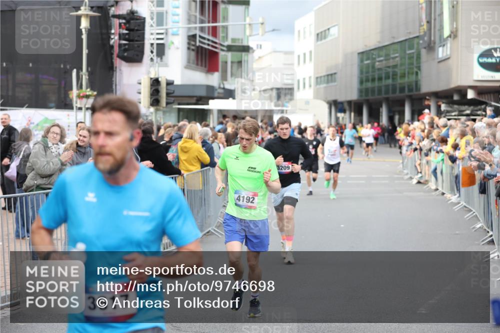 12.06.2026 - Holstenköstenlauf Andreas Tolksdorf http://msf.ph/oto/9746698 12.06.2026 19:46:50 Laufen 3617, 11, 4192, 3209 meine-sportfotos.de