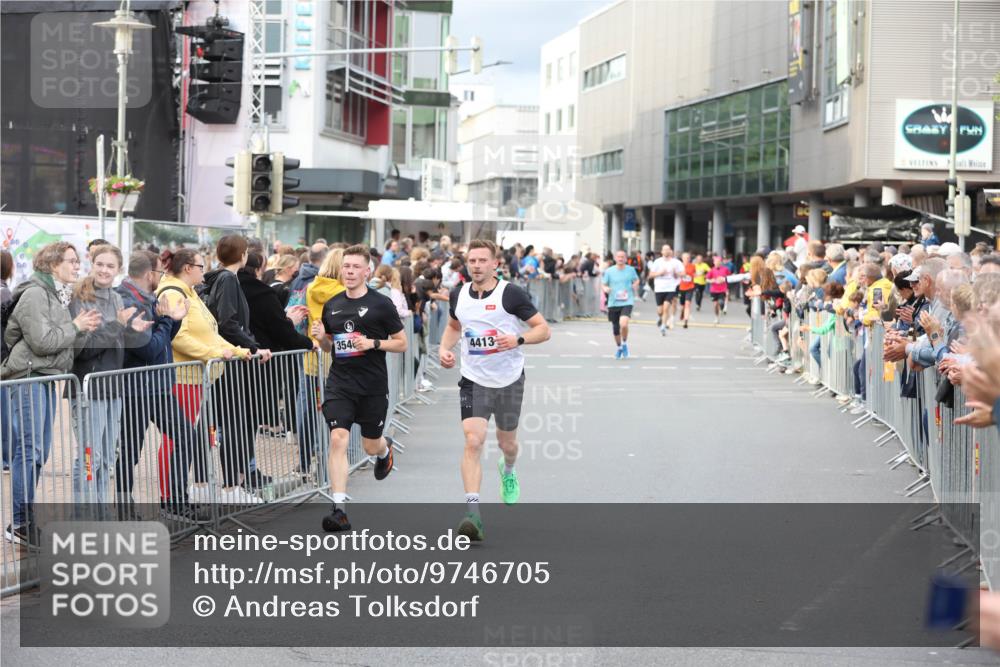 12.06.2026 - Holstenköstenlauf Andreas Tolksdorf http://msf.ph/oto/9746705 12.06.2026 19:46:54 Laufen 354, 4413 meine-sportfotos.de