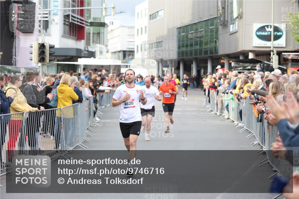 12.06.2026 - Holstenköstenlauf Andreas Tolksdorf http://msf.ph/oto/9746716 12.06.2026 19:47:03 Laufen 4620, 4656 meine-sportfotos.de