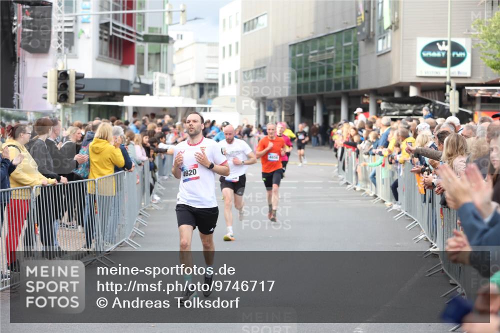 12.06.2026 - Holstenköstenlauf Andreas Tolksdorf http://msf.ph/oto/9746717 12.06.2026 19:47:03 Laufen 4620, 4656 meine-sportfotos.de