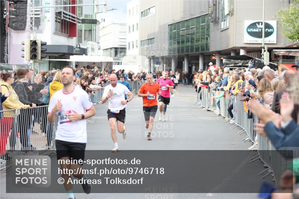 12.06.2026 - Holstenköstenlauf Andreas Tolksdorf http://msf.ph/oto/9746718 12.06.2026 19:47:04 Laufen 462, 4656, 3378 meine-sportfotos.de