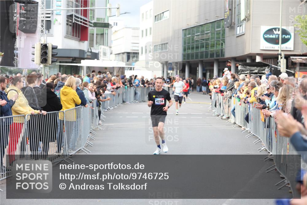 12.06.2026 - Holstenköstenlauf Andreas Tolksdorf http://msf.ph/oto/9746725 12.06.2026 19:47:13 Laufen 4238 meine-sportfotos.de