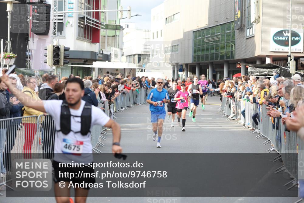 12.06.2026 - Holstenköstenlauf Andreas Tolksdorf http://msf.ph/oto/9746758 12.06.2026 19:47:44 Laufen 4675, 33, 309, 4840, 4255, 4574 meine-sportfotos.de