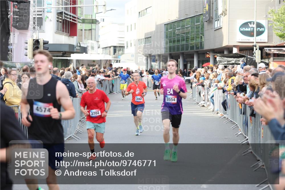 12.06.2026 - Holstenköstenlauf Andreas Tolksdorf http://msf.ph/oto/9746771 12.06.2026 19:47:50 Laufen 4574, 3702, 3062, 4772, 24, 3554 meine-sportfotos.de