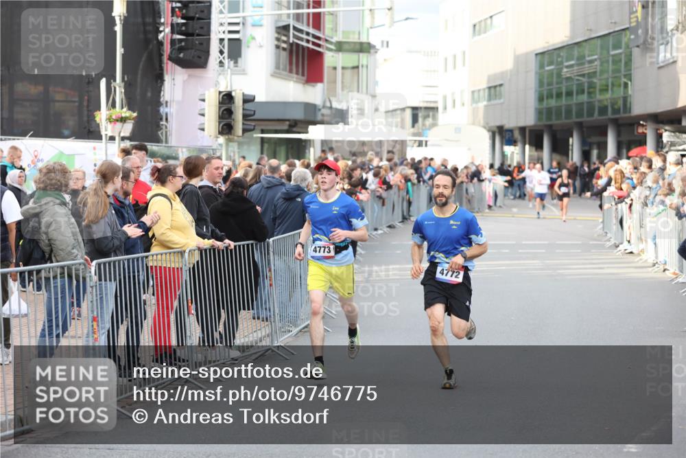 12.06.2026 - Holstenköstenlauf Andreas Tolksdorf http://msf.ph/oto/9746775 12.06.2026 19:47:56 Laufen 4773, 4772 meine-sportfotos.de