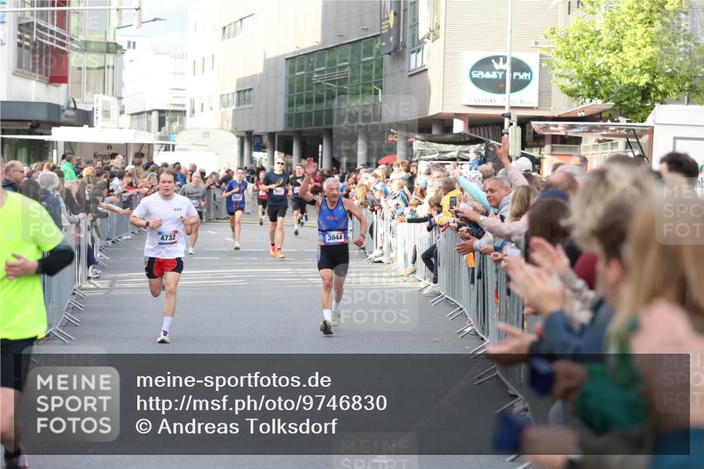 12.06.2026 - Holstenköstenlauf Andreas Tolksdorf http://msf.ph/oto/9746830 12.06.2026 19:48:51 Laufen 4732, 3693, 3044, 4 meine-sportfotos.de