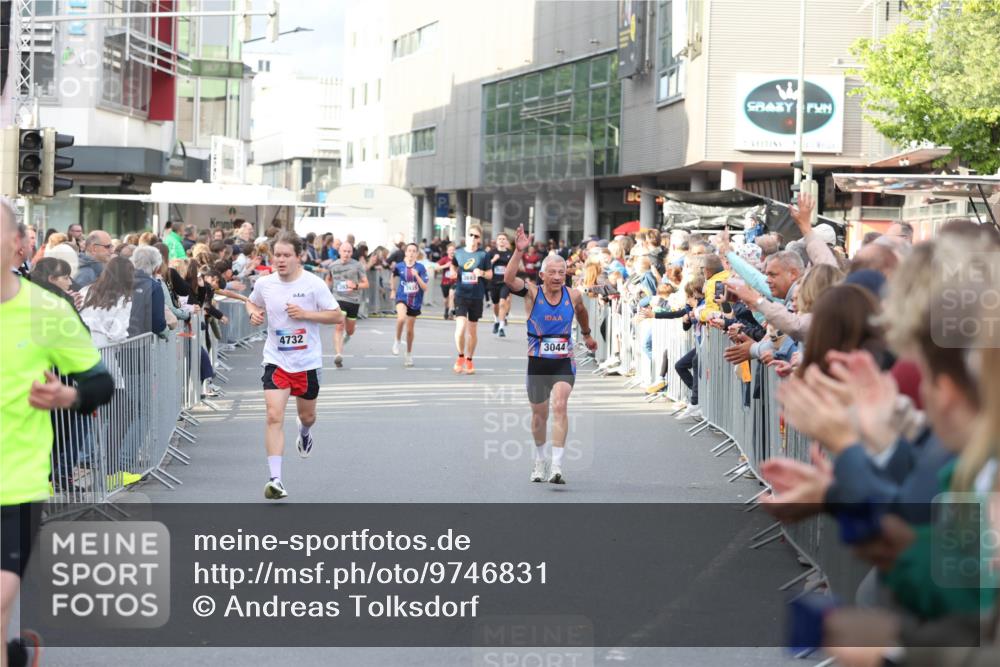12.06.2026 - Holstenköstenlauf Andreas Tolksdorf http://msf.ph/oto/9746831 12.06.2026 19:48:51 Laufen 4732, 393, 3693, 3044 meine-sportfotos.de