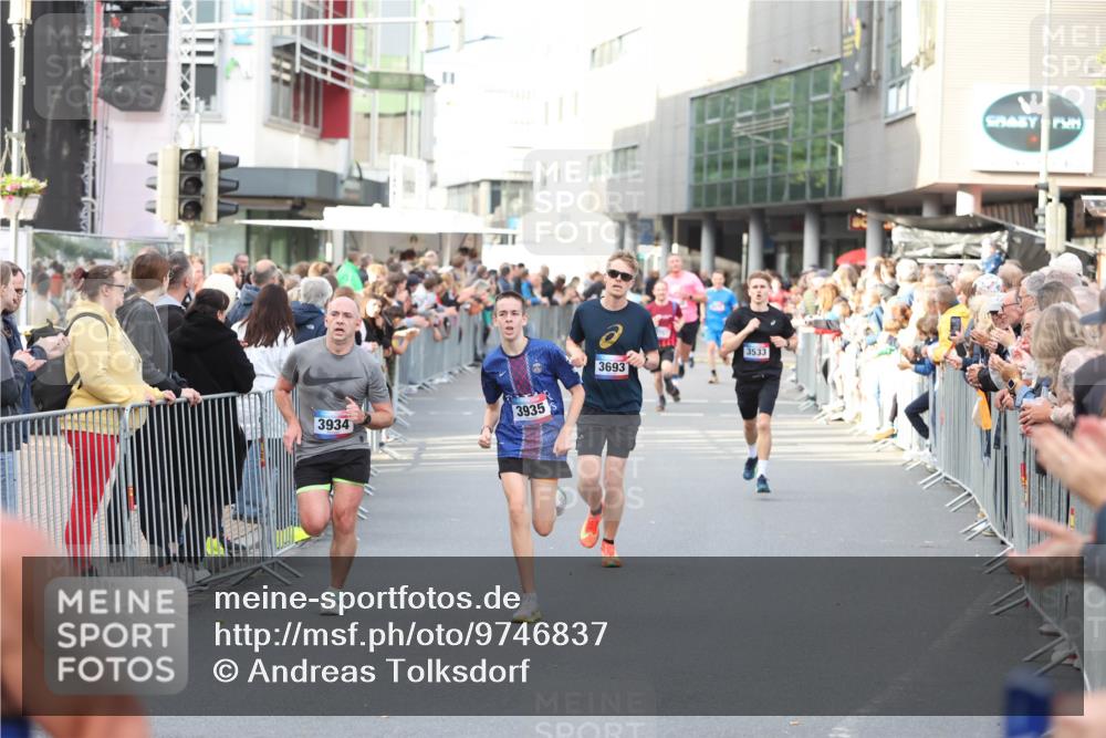 12.06.2026 - Holstenköstenlauf Andreas Tolksdorf http://msf.ph/oto/9746837 12.06.2026 19:48:56 Laufen 3935, 3934, 3693, 3533 meine-sportfotos.de