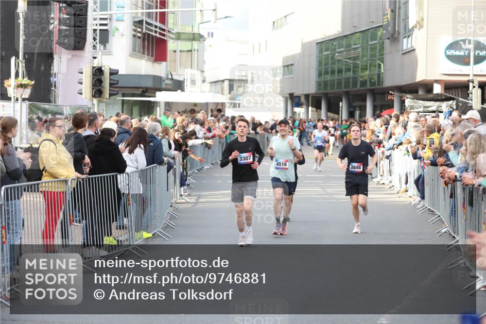 12.06.2026 - Holstenköstenlauf Andreas Tolksdorf http://msf.ph/oto/9746881 12.06.2026 19:49:25 Laufen 3307, 4516, 3848 meine-sportfotos.de