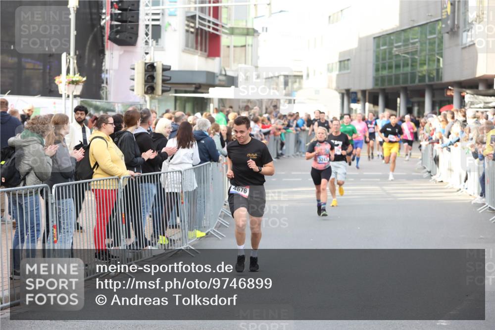 12.06.2026 - Holstenköstenlauf Andreas Tolksdorf http://msf.ph/oto/9746899 12.06.2026 19:49:37 Laufen 4676, 1, 3243 meine-sportfotos.de