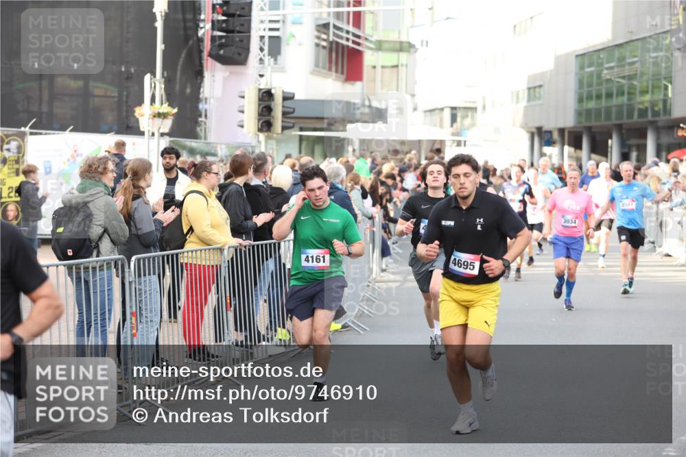 12.06.2026 - Holstenköstenlauf Andreas Tolksdorf http://msf.ph/oto/9746910 12.06.2026 19:49:43 Laufen 1, 2, 4161, 711, 4695, 3034, 3501 meine-sportfotos.de