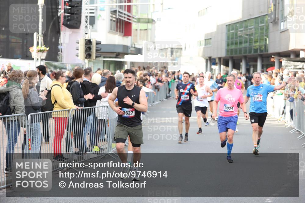 12.06.2026 - Holstenköstenlauf Andreas Tolksdorf http://msf.ph/oto/9746914 12.06.2026 19:49:45 Laufen 3627, 4504, 4438, 2070, 3034, 3501 meine-sportfotos.de