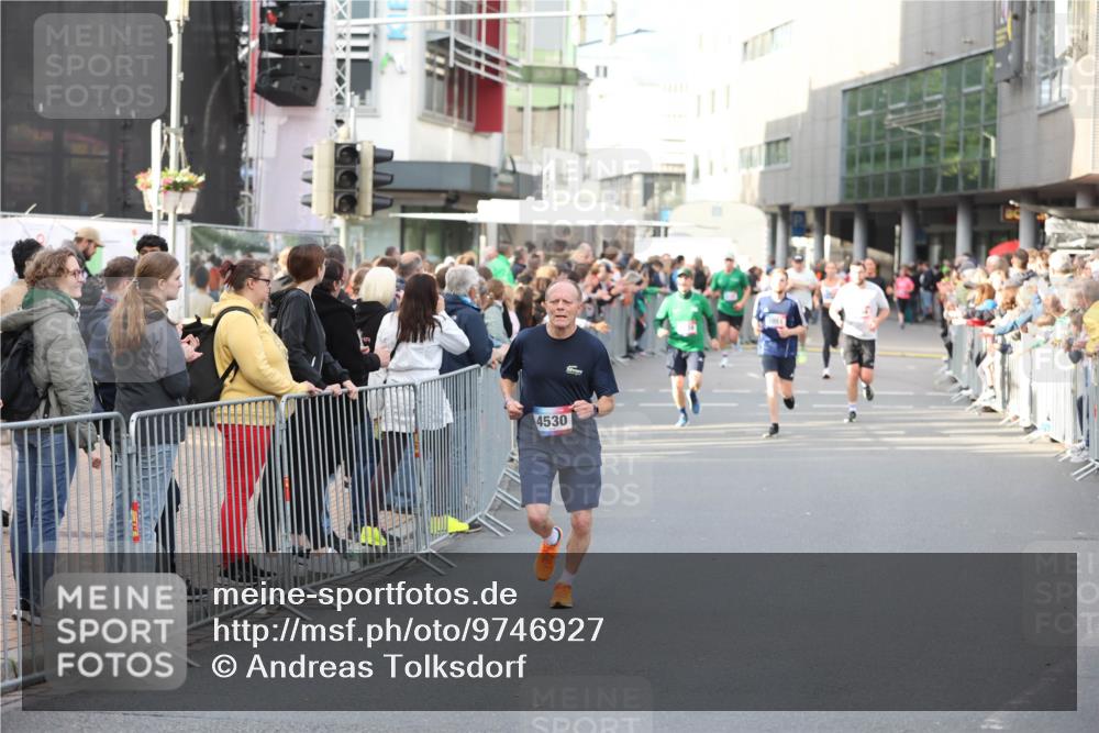 12.06.2026 - Holstenköstenlauf Andreas Tolksdorf http://msf.ph/oto/9746927 12.06.2026 19:49:56 Laufen 4530, 3051 meine-sportfotos.de
