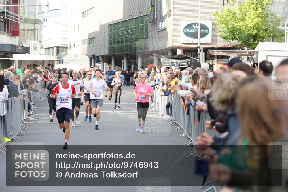 12.06.2026 - Holstenköstenlauf Andreas Tolksdorf http://msf.ph/oto/9746943 12.06.2026 19:50:15 Laufen 4428, 441, 4498, 4354 meine-sportfotos.de