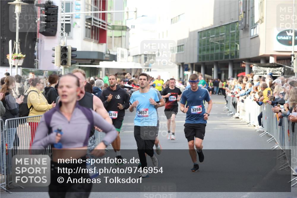 12.06.2026 - Holstenköstenlauf Andreas Tolksdorf http://msf.ph/oto/9746954 12.06.2026 19:50:23 Laufen 3, 3310, 3657, 3708, 3259 meine-sportfotos.de
