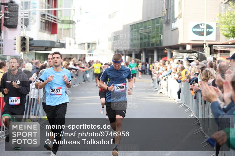 12.06.2026 - Holstenköstenlauf Andreas Tolksdorf http://msf.ph/oto/9746956 12.06.2026 19:50:24 Laufen 3310, 3657, 3259, 2 meine-sportfotos.de