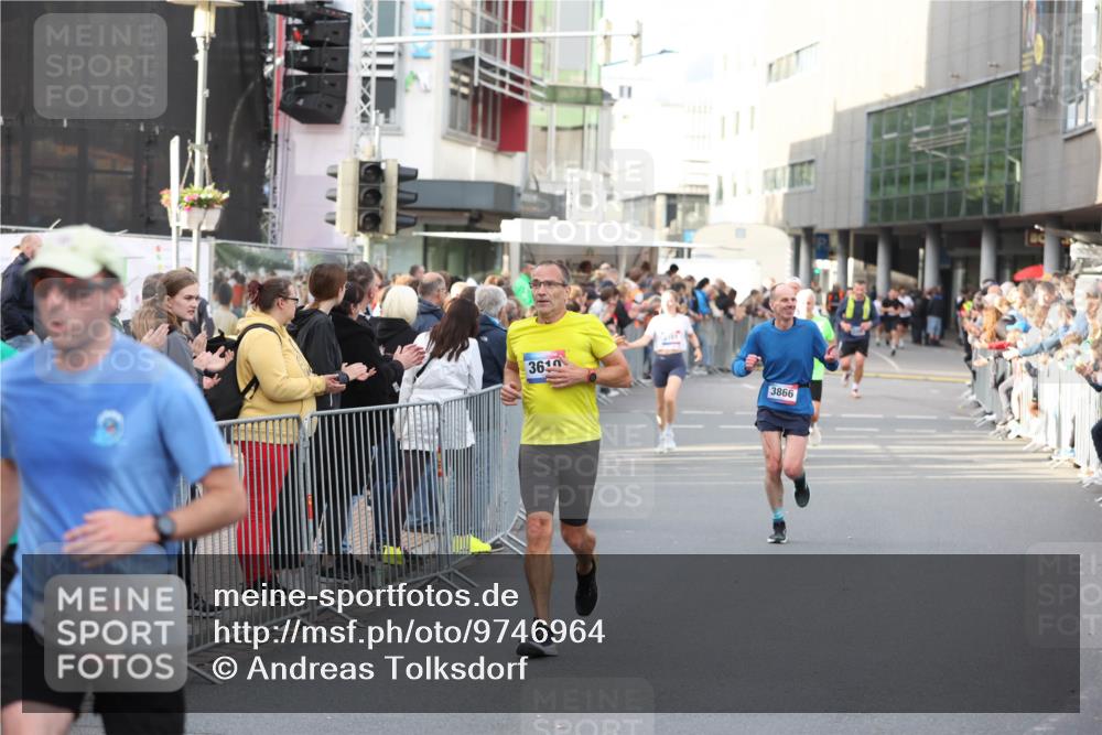 12.06.2026 - Holstenköstenlauf Andreas Tolksdorf http://msf.ph/oto/9746964 12.06.2026 19:50:32 Laufen 4588, 3610, 3866 meine-sportfotos.de