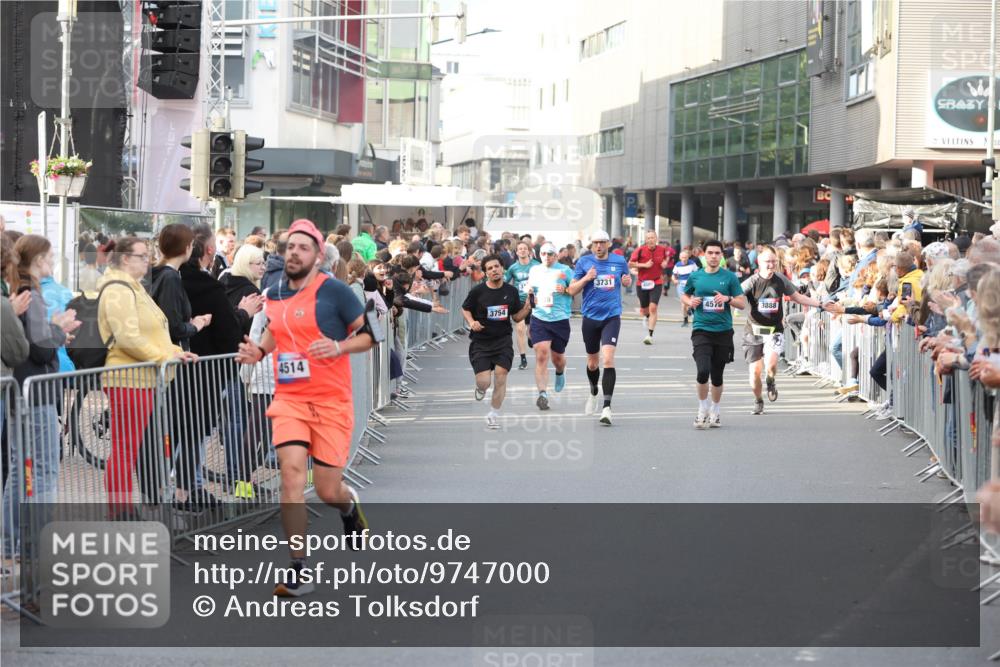 12.06.2026 - Holstenköstenlauf Andreas Tolksdorf http://msf.ph/oto/9747000 12.06.2026 19:51:04 Laufen 4514, 3754, 3731, 4576, 3888 meine-sportfotos.de